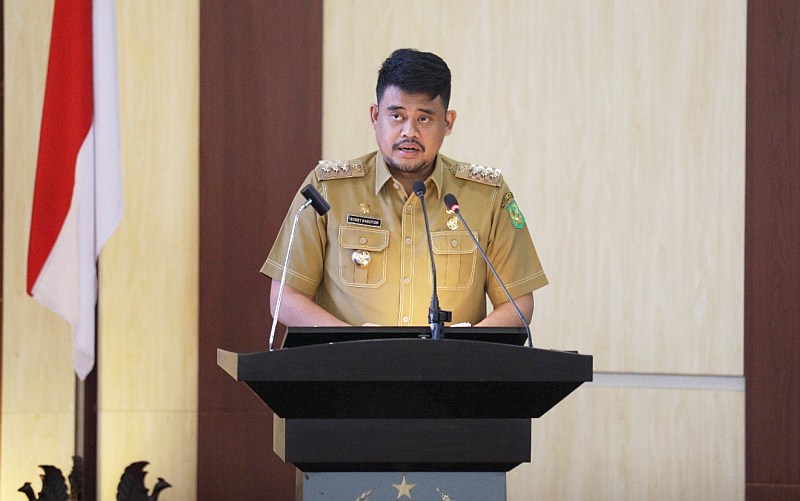 Walikota Medan Bobby Nasution dalam Rapat Paripurna ‘Penyampaian Rekomendasi DPRD Kota Medan terhadap Laporan Keterangan Pertanggungjawaban (LKPJ) Kepala Daerah Tahun Anggaran 2022, di ruang rapat paripurna Gedung DPRD Medan, Jalan Kapten Maulana Lubis No 1, Medan, Selasa (18/4/2023).