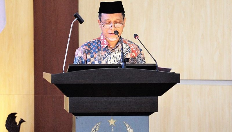 Wakil Ketua DPRD Kota Medan, Rajudin Sagala SPdI saat membacakan rekomendasi dewan dalam Rapat Paripurna ‘Penyampaian Rekomendasi DPRD Kota Medan terhadap Laporan Keterangan Pertanggungjawaban (LKPJ) Kepala Daerah Tahun Anggaran 2022, di ruang rapat paripurna Gedung DPRD Medan, Jalan Kapten Maulana Lubis No 1, Medan, Selasa (18/4/2023).