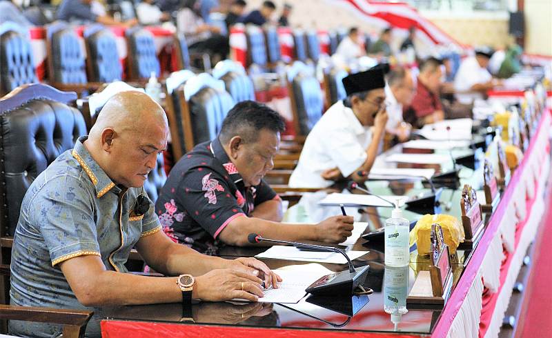 Rapat Paripurna ‘Penyampaian Rekomendasi DPRD Kota Medan terhadap Laporan Keterangan Pertanggungjawaban (LKPJ) Kepala Daerah Tahun Anggaran 2022, di ruang rapat paripurna Gedung DPRD Medan, Jalan Kapten Maulana Lubis No 1, Medan, Selasa (18/4/2023).