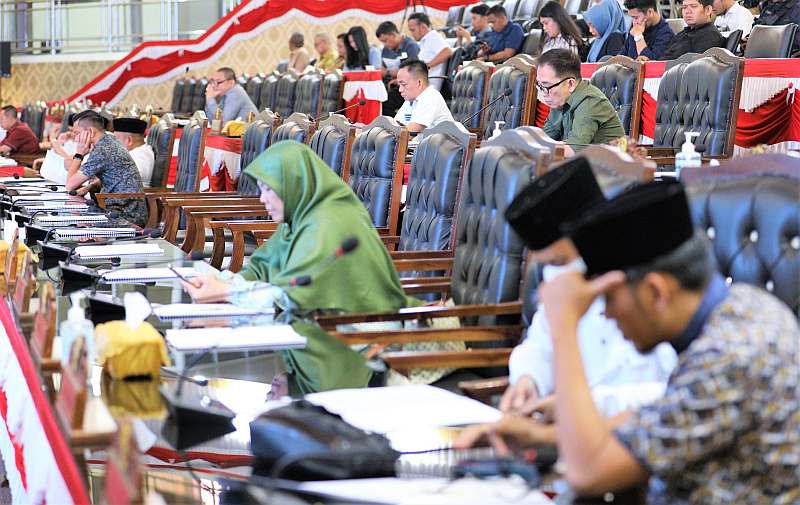 Rapat Paripurna ‘Penyampaian Rekomendasi DPRD Kota Medan terhadap Laporan Keterangan Pertanggungjawaban (LKPJ) Kepala Daerah Tahun Anggaran 2022, di ruang rapat paripurna Gedung DPRD Medan, Jalan Kapten Maulana Lubis No 1, Medan, Selasa (18/4/2023).