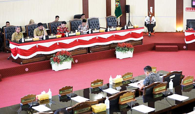 Rapat Paripurna ‘Penyampaian Rekomendasi DPRD Kota Medan terhadap Laporan Keterangan Pertanggungjawaban (LKPJ) Kepala Daerah Tahun Anggaran 2022, di ruang rapat paripurna Gedung DPRD Medan, Jalan Kapten Maulana Lubis No 1, Medan, Selasa (18/4/2023).
