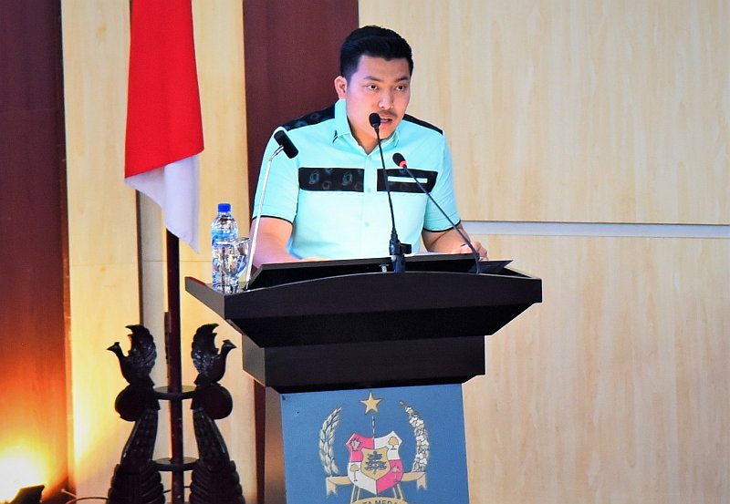 Ketua Pansus Habiburrahman Sinuraya SST saat menyampaikan Laporan Pansus.