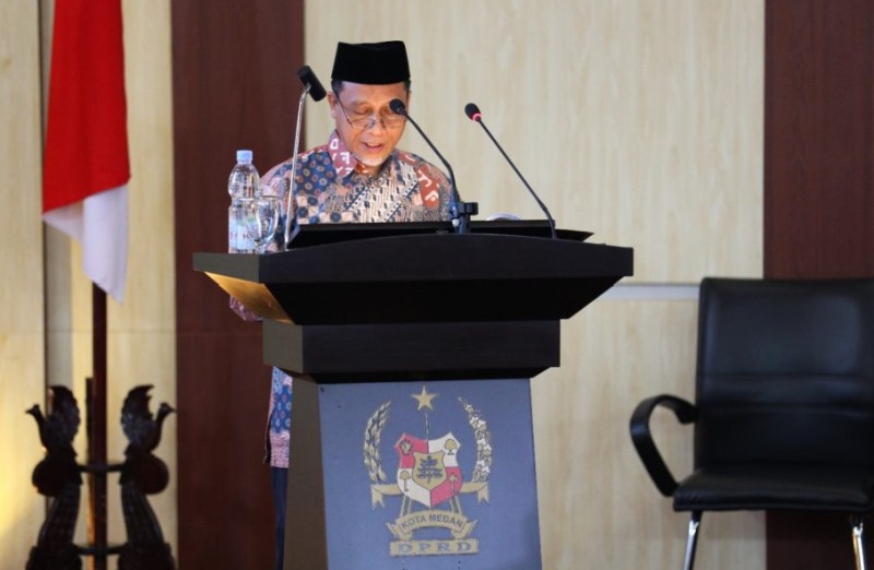 Wakil Ketua DPRD Kota Medan H Rajudin Sagala SPdI, membacakan Laporan Badan Anggaran DPRD Kota Medan.