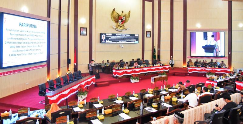 Rapat Paripurna DPRD Kota Medan tentang Penyampaian Laporan Hasil Pembahasan P.APBD, Pendapat Fraksi-Fraksi DPRD Kota Medan dan Penandatanganan/Pengambilan Keputusan DPRD Kota Medan sekaligus Persetujuan Bersama DPRD Kota Medan dengan Kepala Daerah atas Ranperda Kota Medan tentang P-APBD Kota Medan Tahun Anggaran 2023, Gedung DPRD Kota Medan, Jalan Kapten Maulana Lubis, Medan, Selasa (19/09/2023).