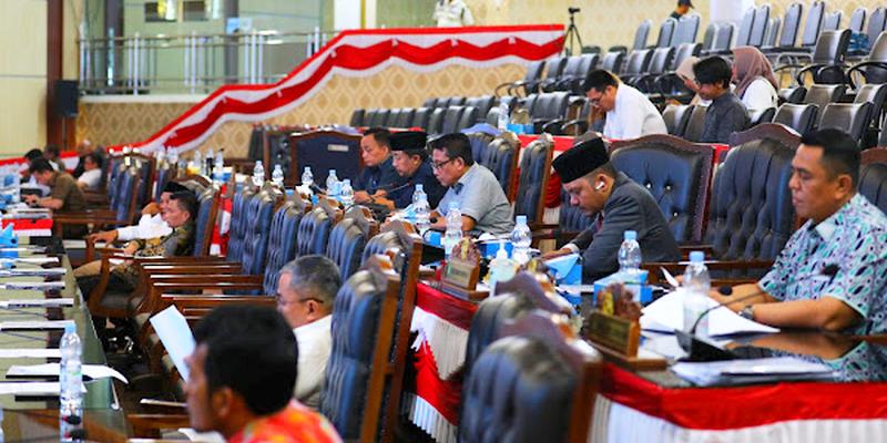 Paripurna Pengesahan Kode Etik DPRD Kota Medan di Gedung DPRD Kota Medan, Senin (9/10/2023).