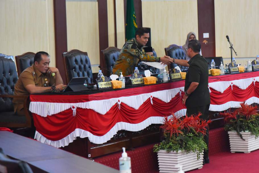 Rapat Paripurna DPRD Kota Medan, Penyampaian Laporan Panitia Khusus, Pendapat Fraksi-Fraksi DPRD Kota Medan dan Penandatanganan/ Pengambilan Keputusan DPRD Kota Medan Sekaligus Persetujuan Bersama DPRD Kota Medan dengan Kepala Daerah atas Ranperda Kota Medan tentang Perlindungan Terhadap Penyandang Disabilitas dan Lanjut Usia, di Gedung DPRD Kota Medan, Jl Kapten Maulana Lubis, Senin (18/12/2023).