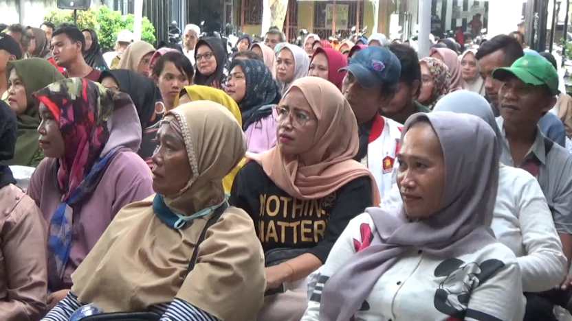 Ratusan warga hadiri sosialisasi Wakil Ketua DPRD Medan Ihwan Ritonga terkait Perda Keolahragaan, di Rumah Juang, Jl Raya Menteng, Medan Denai, Medan